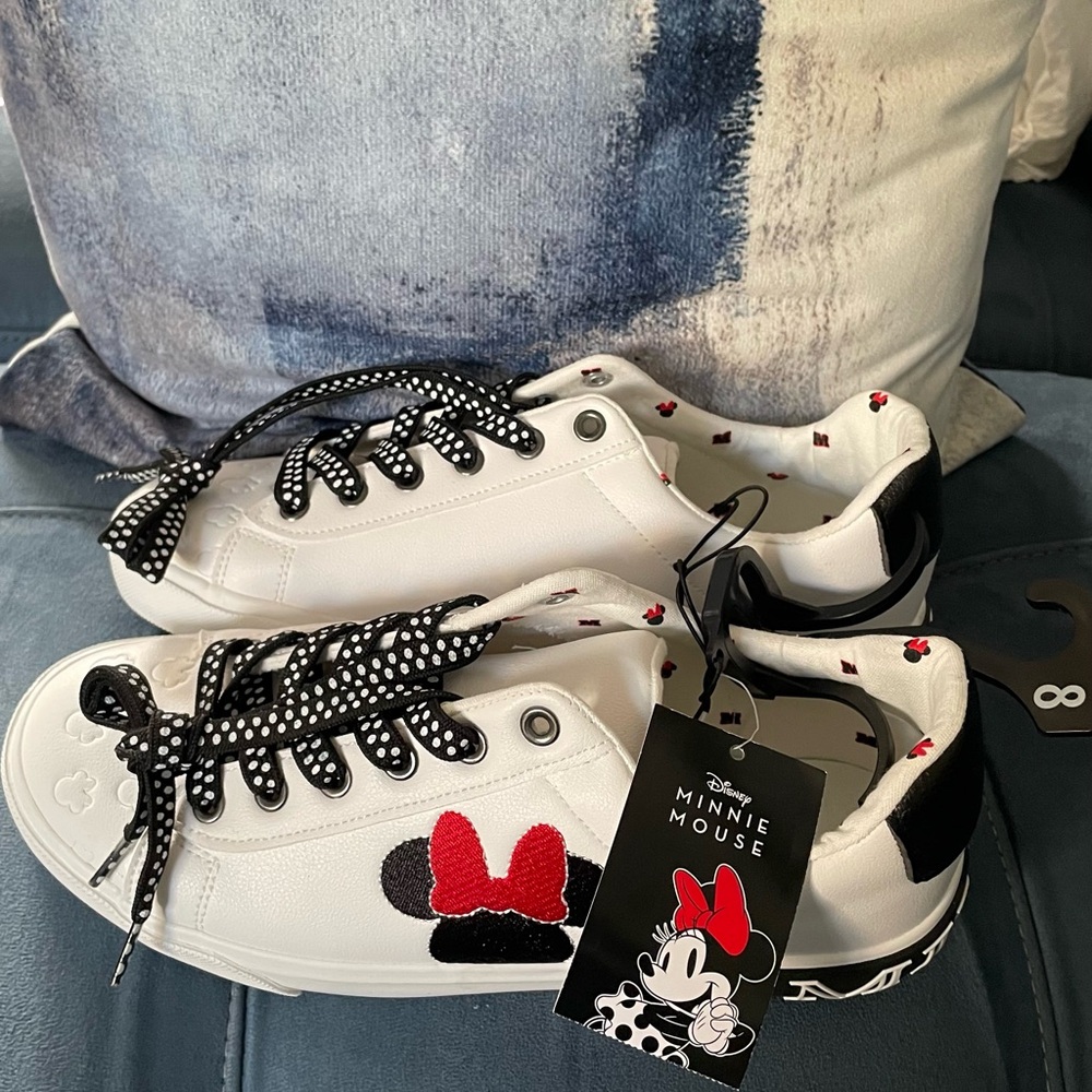 Minnie Mouse Sneakers W/ Bracelet
